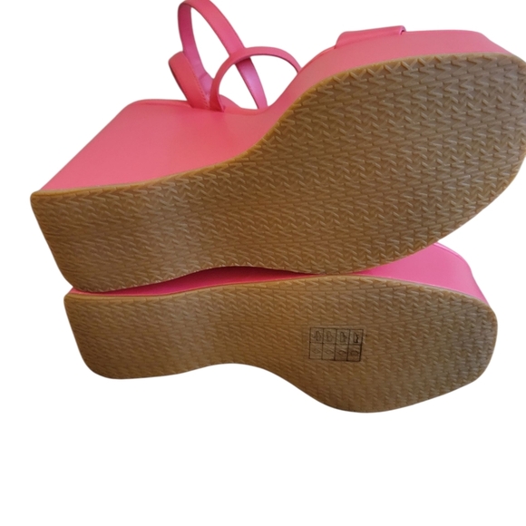 Michael Kors Hot Pink Platform Heels Size 9 BarbieCore Glamor Girly - Picture 4 of 4